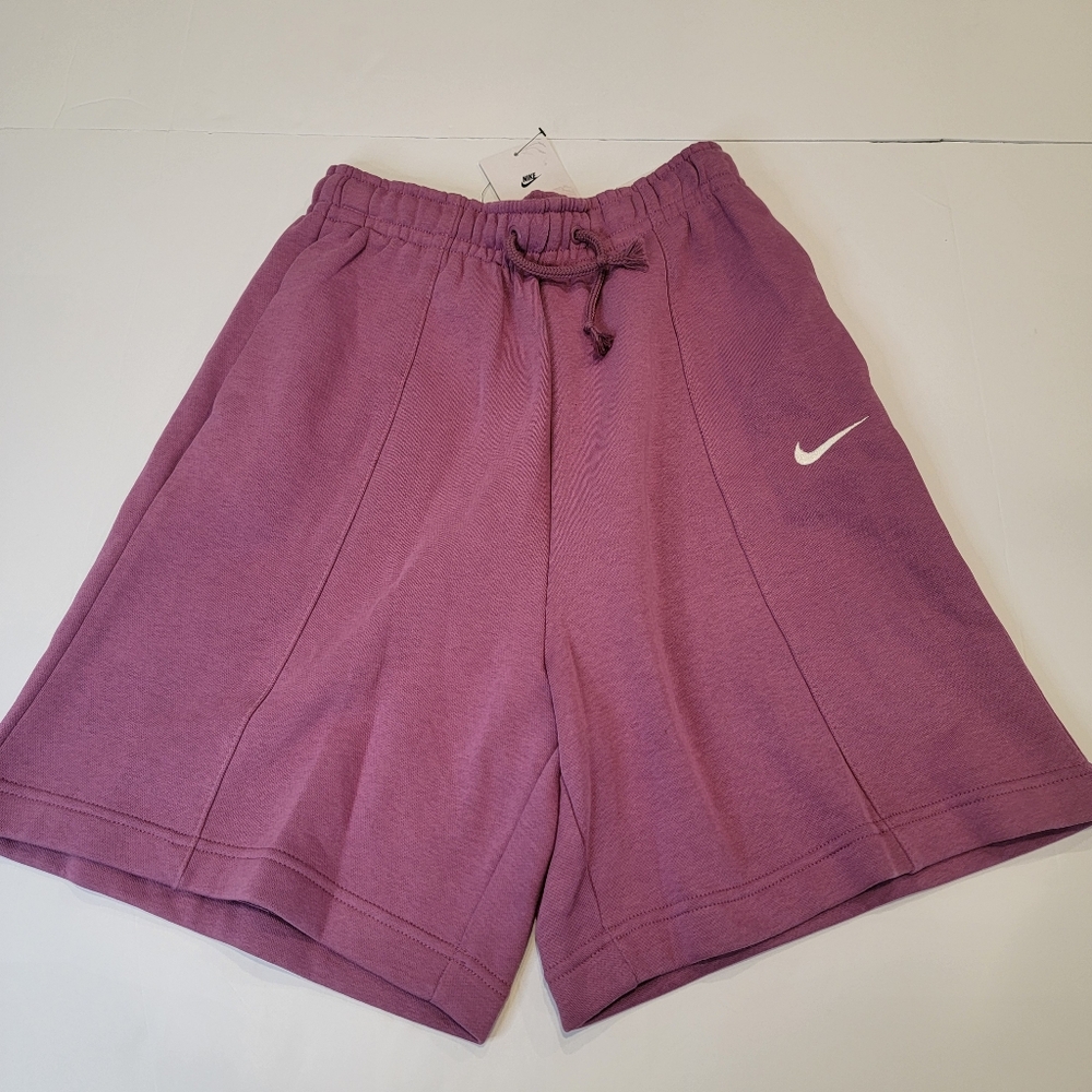 NIKE Essentials Women’s Fleece High Rise Shorts Purple XSmall NWT DM6123-507